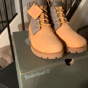 Timberlands Boots women size 11, NWT never worn.